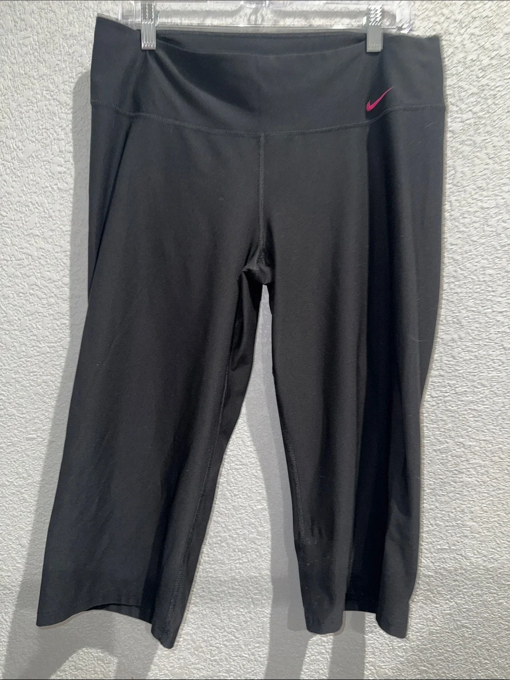 Nike Women's Black Dri-FIT Ankle & Cropped Performance Pants